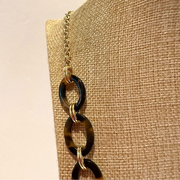 Loft Necklace - Alternating gold tone & faux tortoise links - Picture 7 of 14